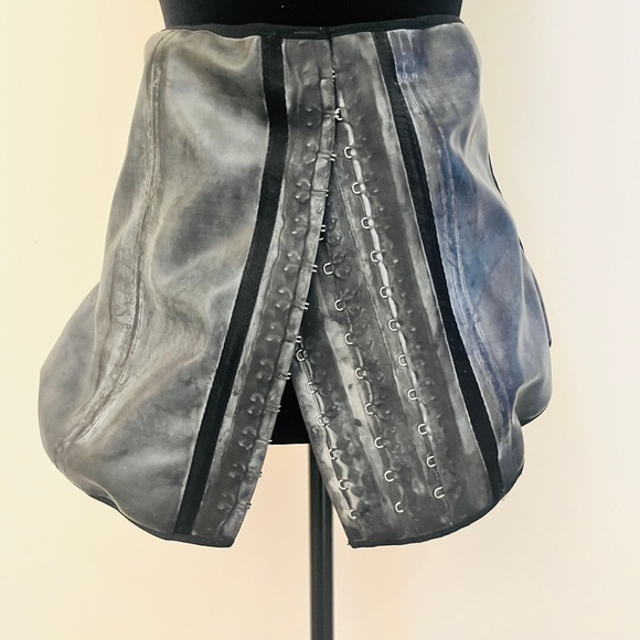 Sweat shaper, triple row with hook and eye - Picture 4 of 5